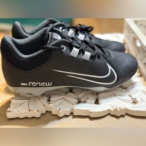 Nike womens Hyperdiamond 4 Pro Metal Softball Cleats